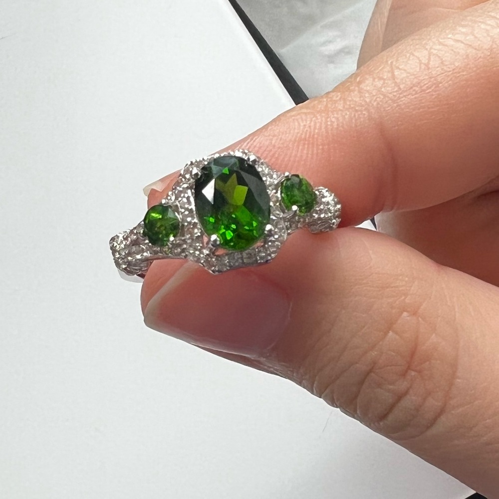 Real Emerald ring with real diamonds